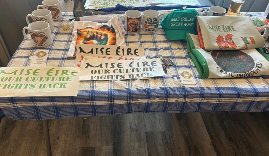 In Mayos Mise Éire Festival: Verschwörung, Musik und eine unangenehme Atmosphäre