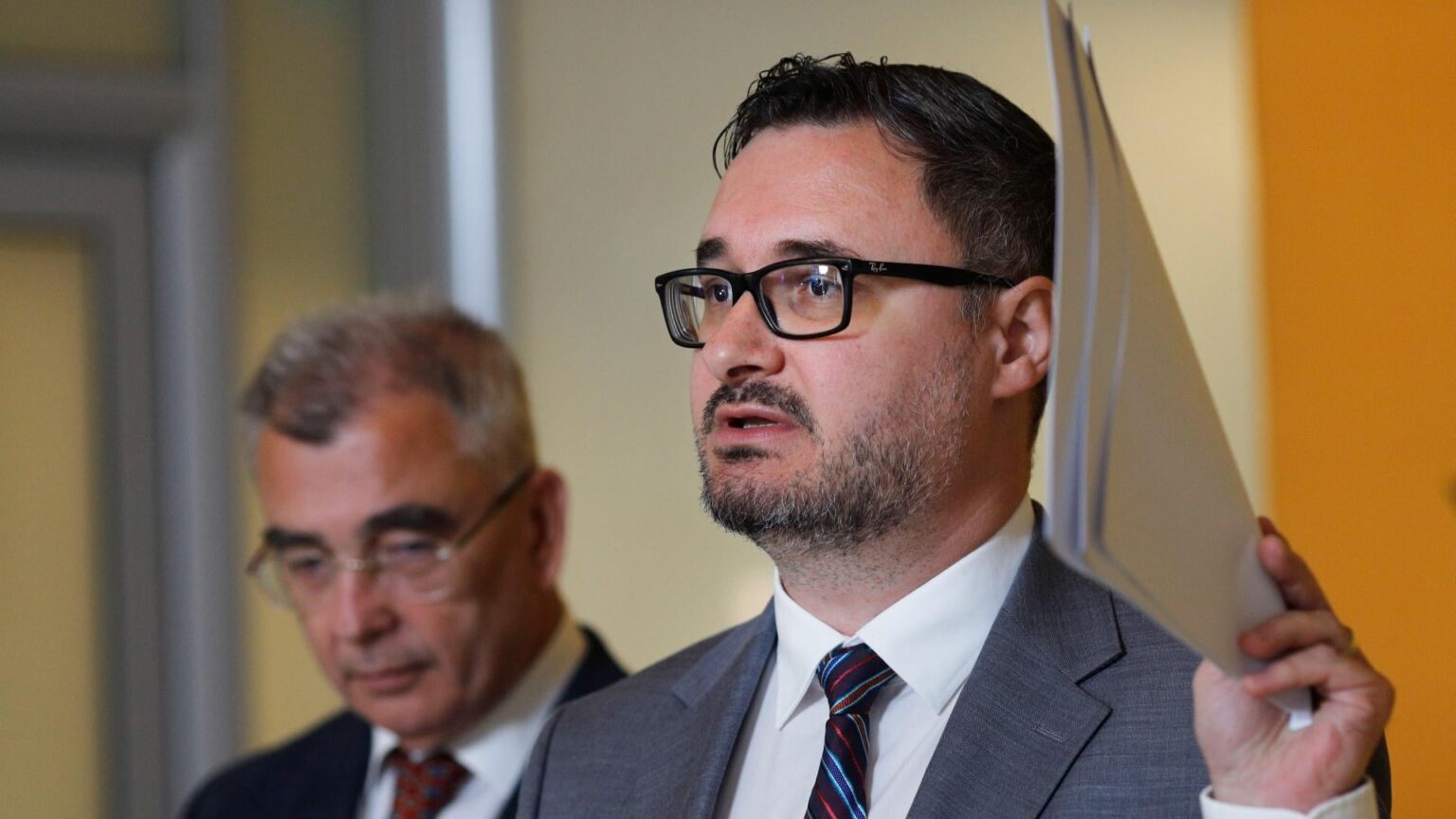 Der CNCD wurde selbst identifiziert, nachdem Dan Tanasa die Rumänen aufgefordert hatte, die von Einwanderern erlassenen Befehle abzulehnen. Reaktionen kommen auch aus Gold: „Wie wäre es, sich in Italienisch, Spanisch oder Deutsch mit den Rumänen zu verhalten?“ | AUDIO Der CNCD wurde selbst identifiziert, nachdem Dan Tanasa die Rumänen aufgefordert hatte, die von Einwanderern erlassenen Befehle abzulehnen. Reaktionen kommen auch aus Gold: "Wie wäre es, sich in Italienisch, Spanisch oder Deutsch mit den Rumänen zu verhalten?" | AUDIO