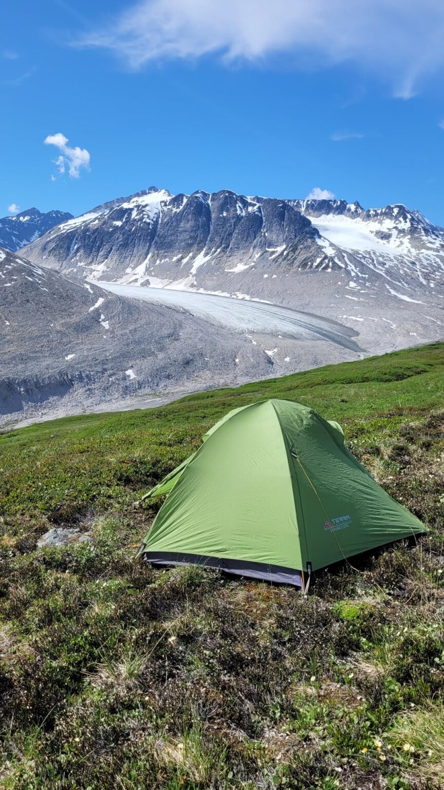 Camp von einem Gletscher mit niemandem in der Nähe - Samuel Glacier, BC/Yukon, Kanada