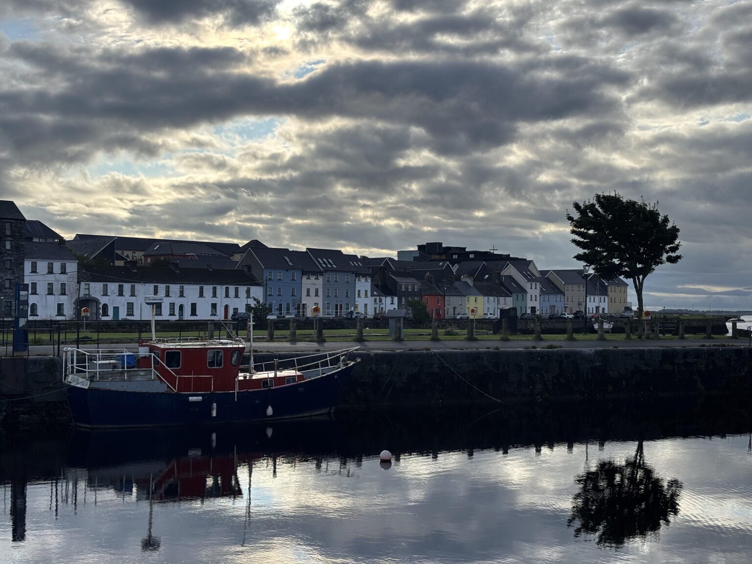 Ich ging neulich den langen Spaziergang in Galway und fühlte mich wie in eine andere Welt. Hat noch jemand ähnliche Stellen in Irland?