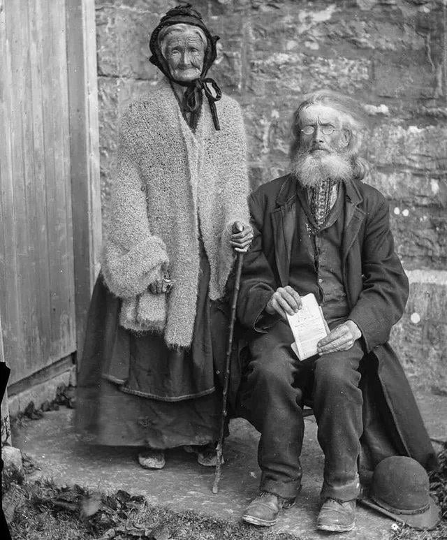 Berühmter Foto von Mutter und Sohn im Jahr 1890 in Irland