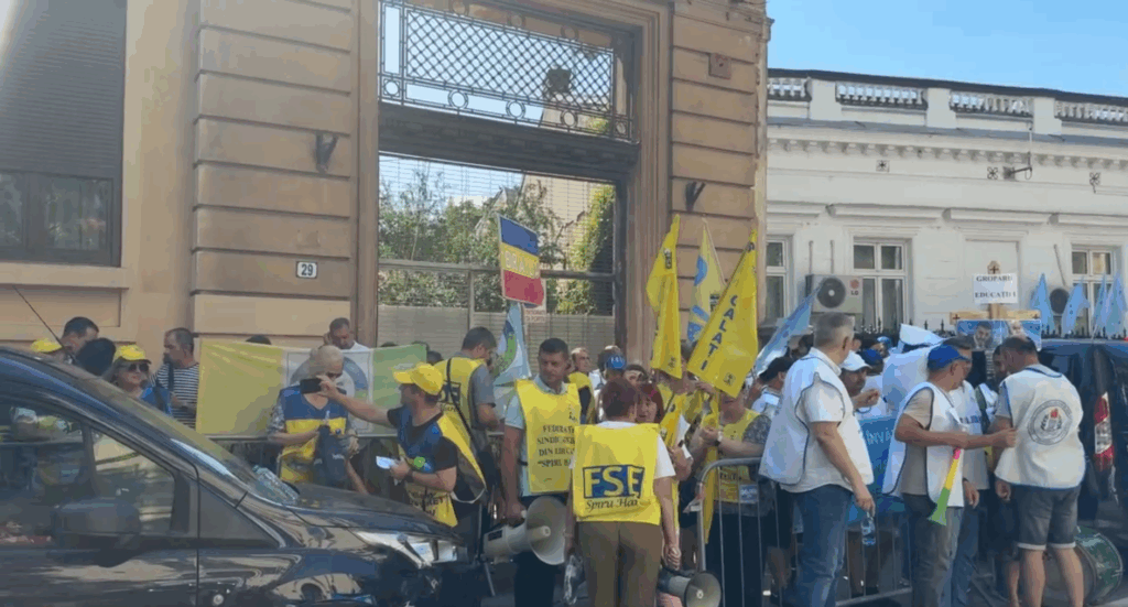 Gewerkschafter der Bildungsgewerkschaften drohen, dass sie zu Beginn des Schuljahres nach dem Treffen mit Premierminister Bolojan boykottieren werden. Sie sind mit den ergriffenen Maßnahmen, einschließlich der Erhöhung der didaktischen Norm, unzufrieden, aber die Regierung betont, dass die Zunahme der Anzahl der Stunden Rumänien im europäischen Durchschnitt setzt. - Biziday
