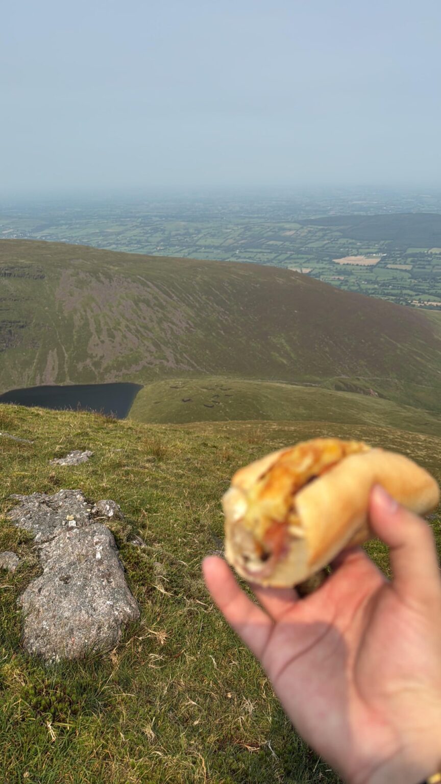 Sie machten Frühstücksrollen in den Galtee Mountains Sie machten Frühstücksrollen in den Galtee Mountains