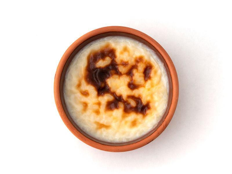 Wöchentliche türkische Sprichwörter, 5.. Der Arsch des Bedürftigen wäre Reispudding. Diejenigen, die bedürftig zu anderen sind, wenn sich der Arsch in Ricepudding verwandelt.