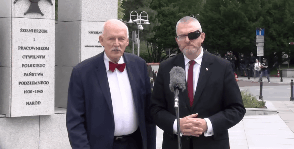 Die polnischen rechtsextremen Führer beschuldigen die Polen-Regierung, russische Drohneninstallation zu inszenieren