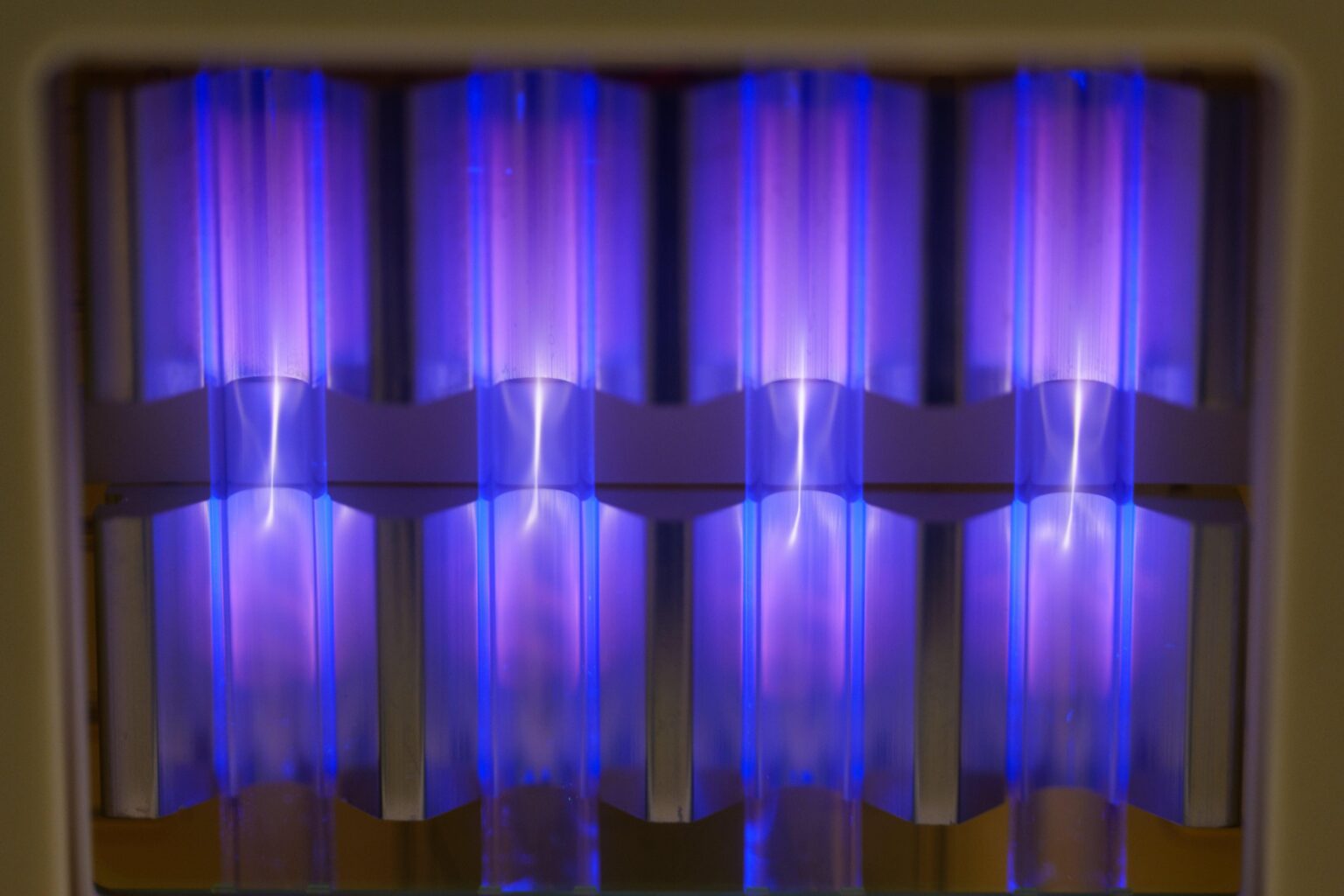 Wissenschaftler stellten fest, dass wir passives, im Allgemeinen sicheres UV -Licht verwenden können, um die Allergene in der Luft schnell inaktivieren zu können. Nach nur 30 Minuten nahmen die Allergenspiegel in der Luft effektiv um durchschnittlich um 20% bis 25% zurück. Nach 40 Minuten UV -Lichtbelastung sank das Katzenallergen um 61%. Wissenschaftler stellten fest, dass wir passives, im Allgemeinen sicheres UV -Licht verwenden können, um die Allergene in der Luft schnell inaktivieren zu können. Nach nur 30 Minuten nahmen die Allergenspiegel in der Luft effektiv um durchschnittlich um 20% bis 25% zurück. Nach 40 Minuten UV -Lichtbelastung sank das Katzenallergen um 61%.