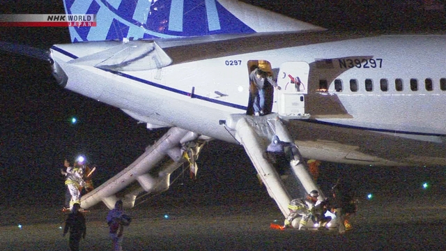 Das UA -Flugzeug landet die Notlandung am Flughafen Kansai, 2 leicht verletzt