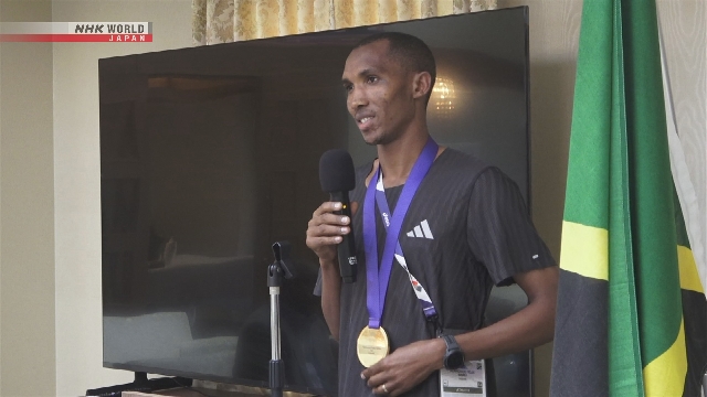 Tansanias Simbu reflektiert den Sieg im Marathon bei World Athletics Championships