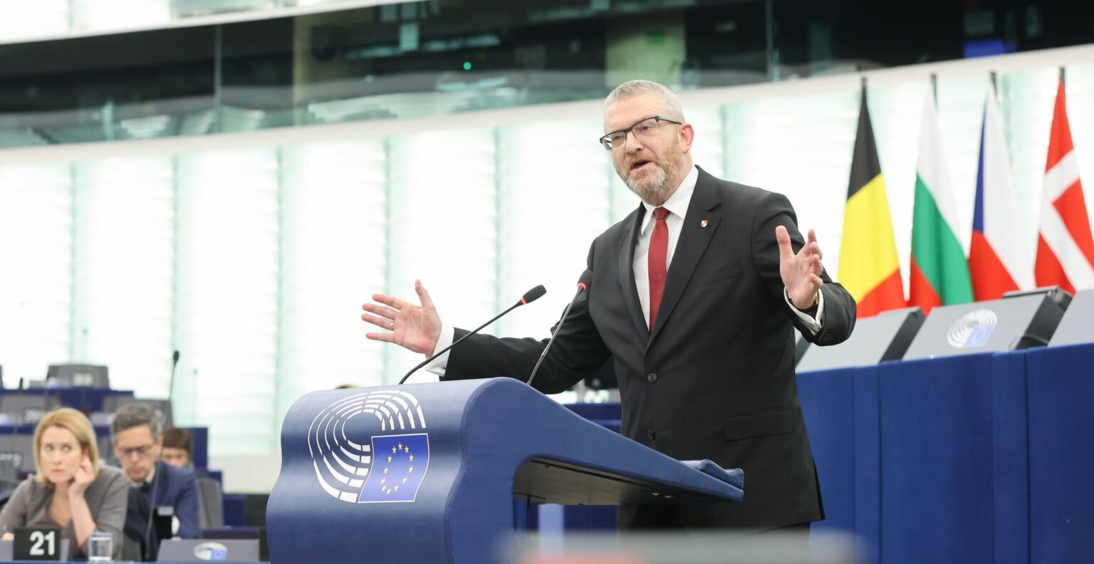 Polen bittet das EU-Parlament, rechtsextremer Anführer der Immunität wegen Holocaust-Ablehnung zu entfernen Polen bittet das EU-Parlament, rechtsextremer Anführer der Immunität wegen Holocaust-Ablehnung zu entfernen