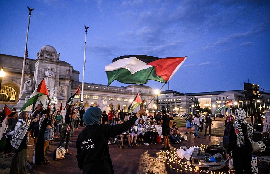 Der Völkermord hat die Amerikaner gegen Israel geworden - zum ersten Mal zeigen Umfragen mehr Amerikaner, die Palästina unterstützen als Israel.