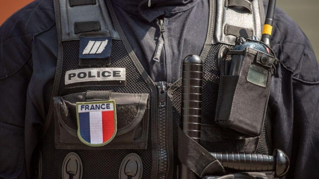 Ehemaliger französischer Kinderschutzbeauftragter, der beschuldigt wurde, philippinische Jungen vergewaltigt zu haben. Ein französischer Ex-Pololistin ist diese Woche im Dock und wird beschuldigt, seine Position im Kinderschutz auszunutzen, um schutzbedürftige Jugendliche auf den Philippinen zu jagen.