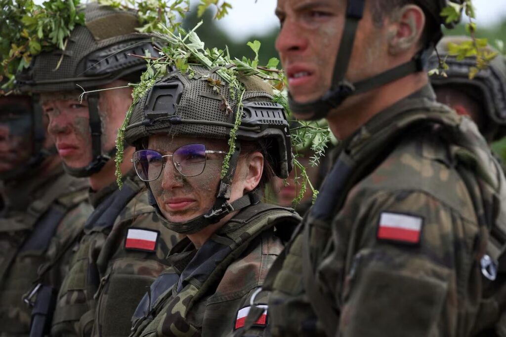 Ab der russischen Aggression gelten Zehntausende von Polen für militärische Ausbildung