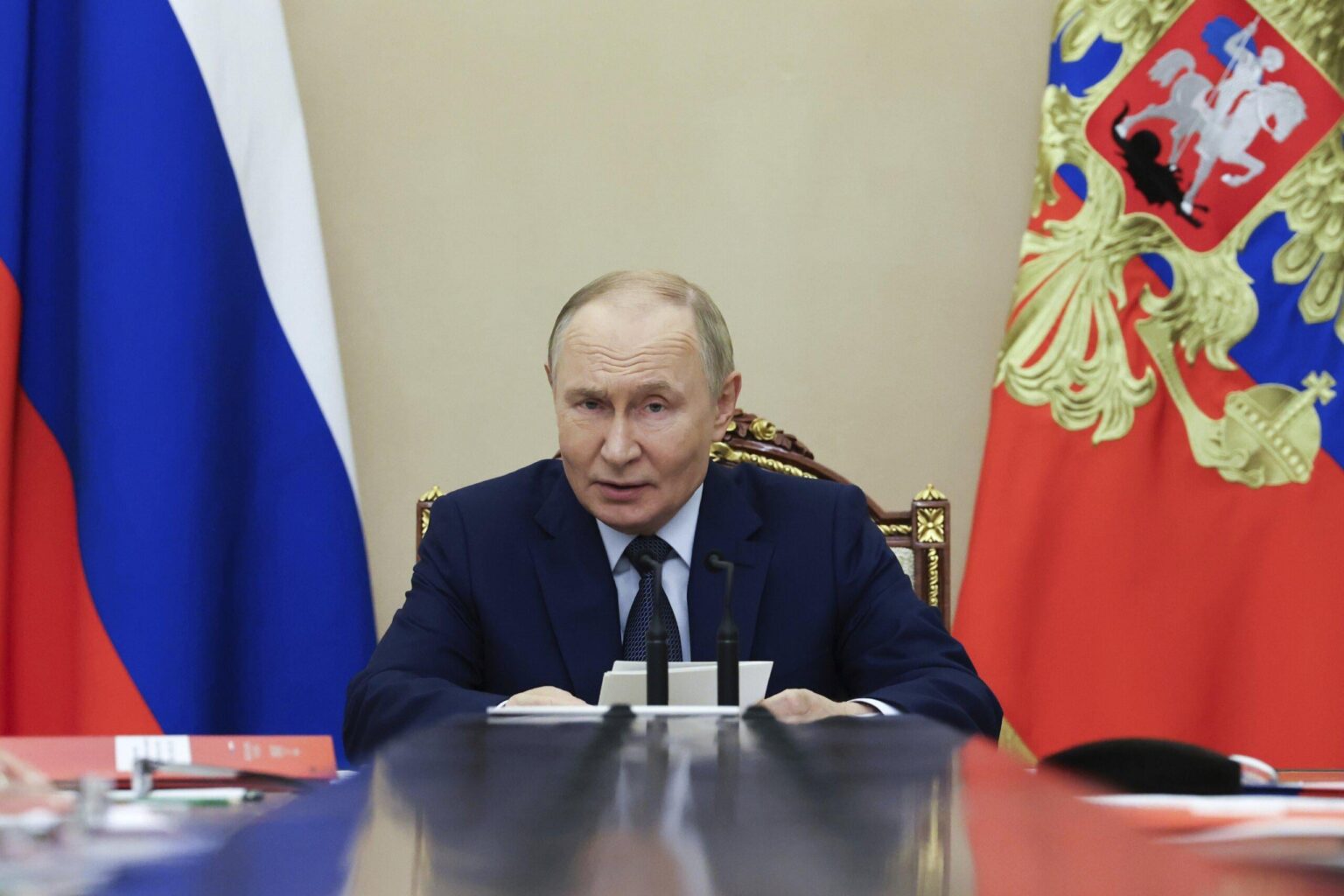 Putin sagt, Russland wird sich noch 1 Jahr an nukleare Waffengrenzen halten
