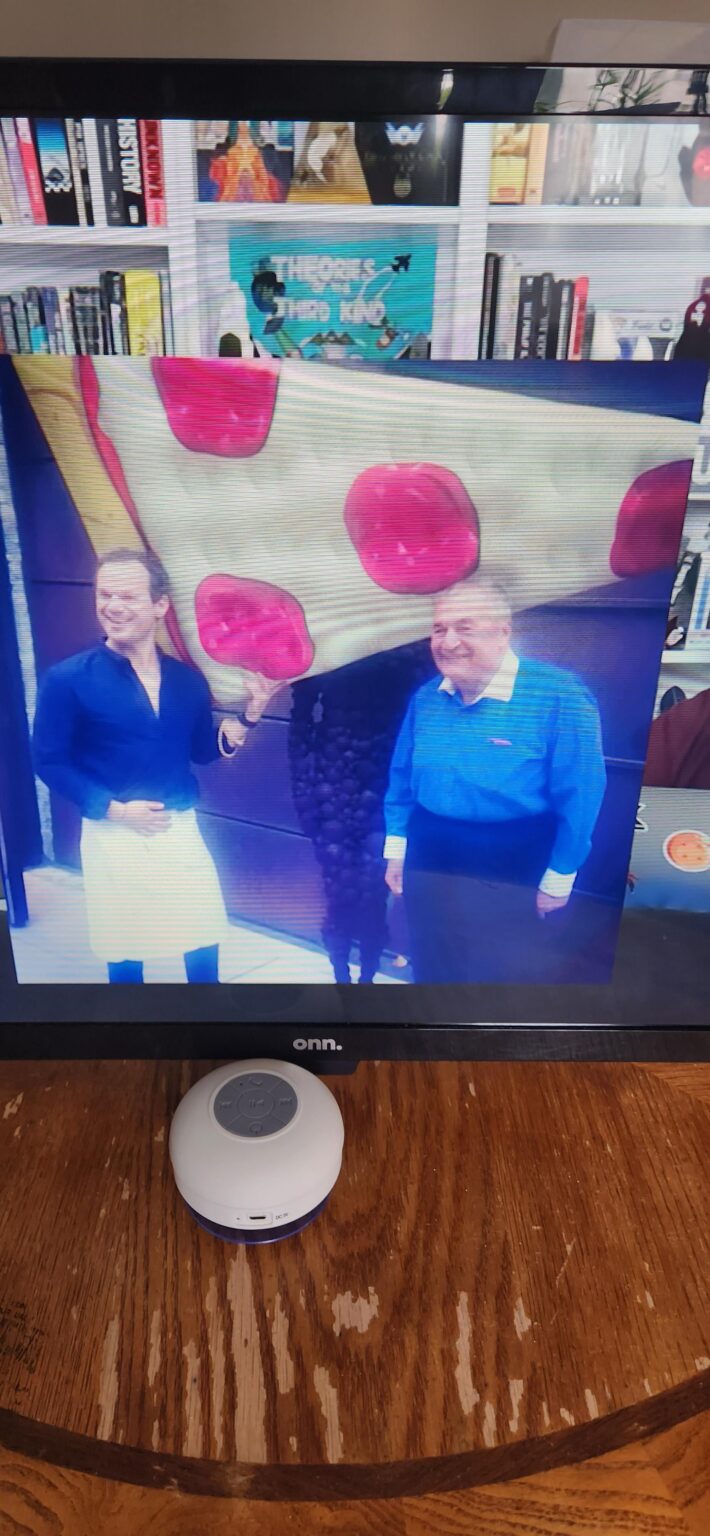 Frage zu mysteriöser Figur auf dem Foto? Frage zu mysteriöser Figur auf dem Foto?