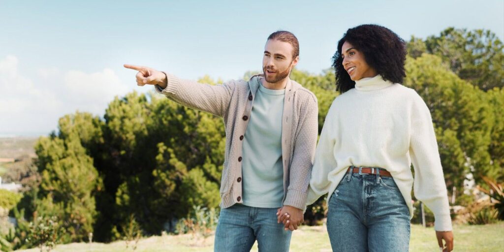 Interraciale Paare fühlen sich eher eifersüchtig, aber ein starkes Gefühl der Einheit kann ihre Wirkung pufferen