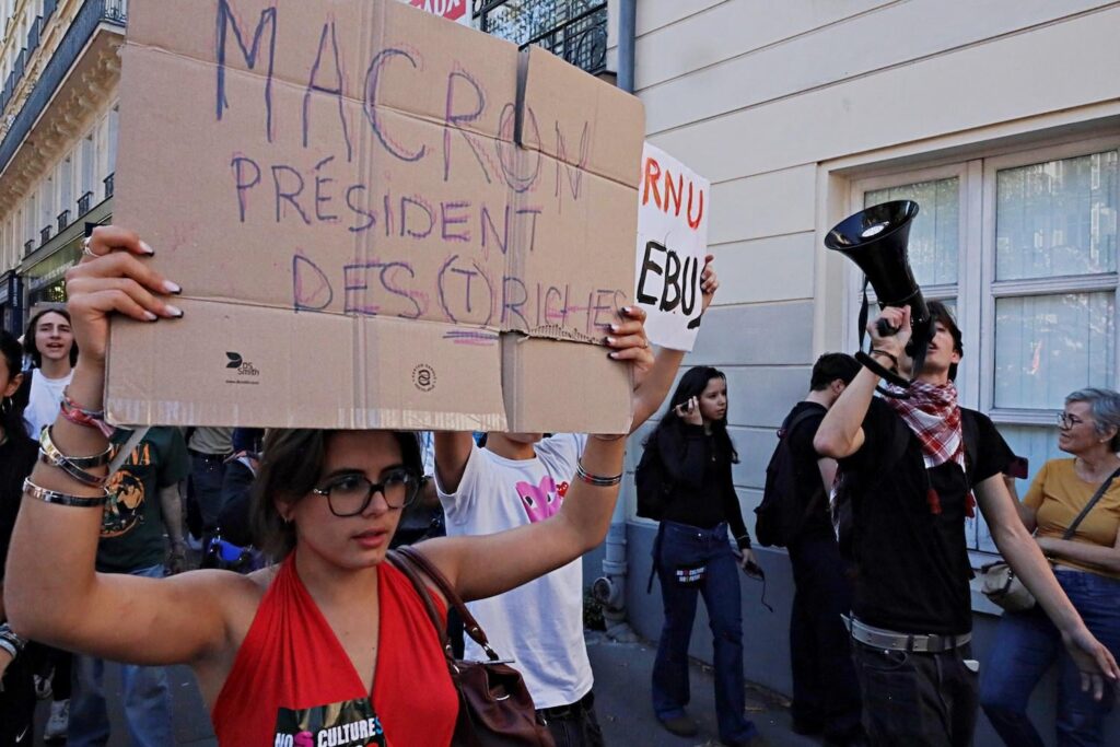 'Besteuere die Reichen': Hunderttausende in Frankreich protestieren Sparmaßnahmen