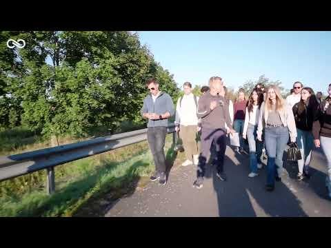 Péter Magyar hielt eine Rede in őszrud und ging dann zu Fuß zu kötcsa