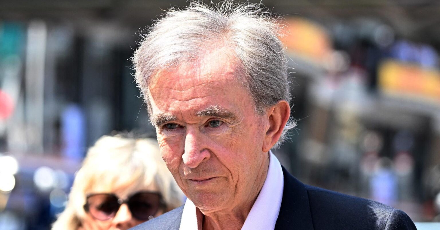 Frankreichs reichster Mann, LVMHs Arnault, schlug Slams die Milliardärssteuer vor