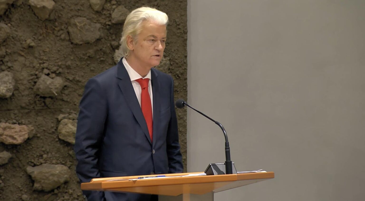 Wilders spielt Politik mit Mord an Mädchen, obwohl sie 10 Mio. € abgelehnt haben. Femizid zu bekämpfen