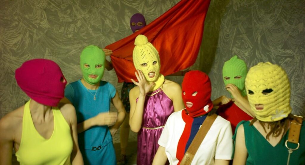 Mitglied der russischen Anti-Putin-Protestgruppe Pussy Riot, die nach dem Eintritt in Polen festgehalten wurde