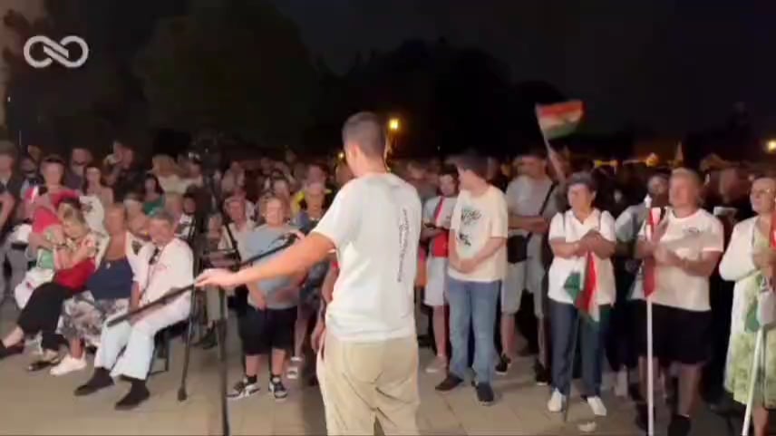 Zoltán Váczi, ein bekannter ungarischer Fußballspieler in den neunziger Jahren, ermutigte die Athleten, die Tisza zu unterstützen, und bezeichnete den aktuellen ungarischen Fußball als Geldwäsche von Fidesz.