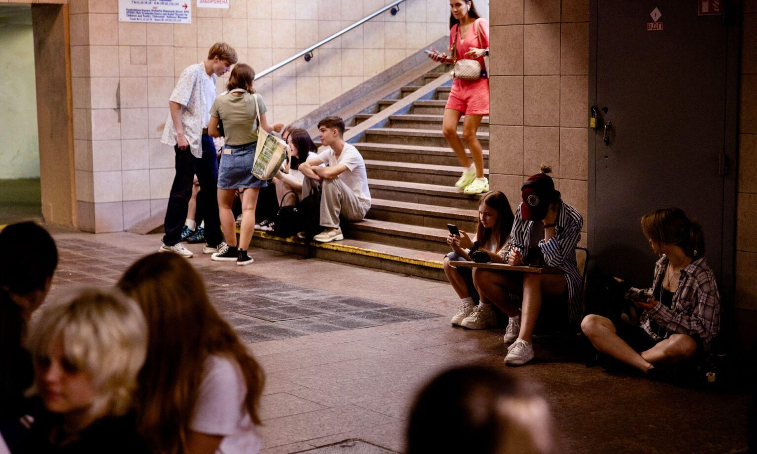 Russische Drohnen zwingen Kyiv -Kinder, zu Beginn des Schuljahres in der U -Bahn zu verstecken