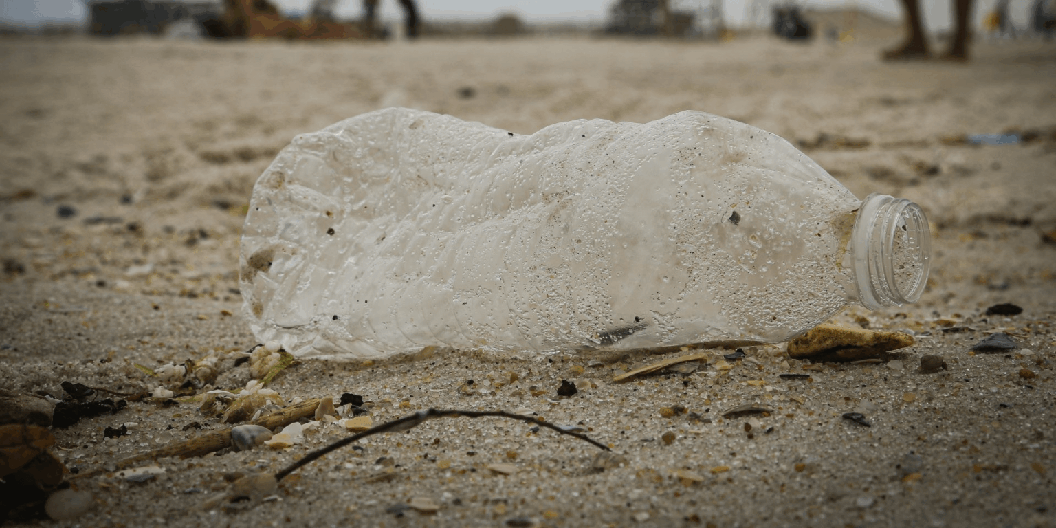 Die chronischen Risiken von Einweg-Plastikwasserflaschen sind gefährlich unterschätzt, neue Concordia-Forschung zeigt | Regelmäßiger Gebrauch wird jedes Jahr Zehntausende von Mikro- und Nanoplastikpartikeln in Ihren Körper hinzufügen Die chronischen Risiken von Einweg-Plastikwasserflaschen sind gefährlich unterschätzt, neue Concordia-Forschung zeigt | Regelmäßiger Gebrauch wird jedes Jahr Zehntausende von Mikro- und Nanoplastikpartikeln in Ihren Körper hinzufügen