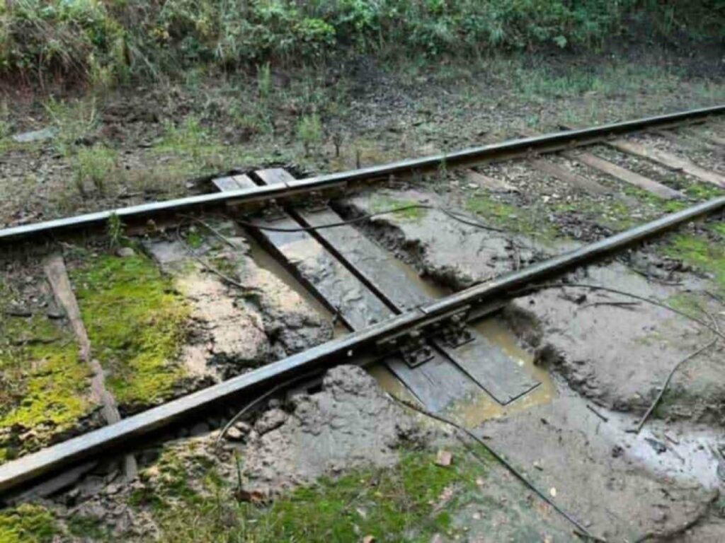 Der Track Master hat zuvor angegeben, dass die Vác-Balassagyarmat-Linie möglicherweise Probleme hat, aber der Zug wurde nicht gestoppt Der Track Master hat zuvor angegeben, dass die Vác-Balassagyarmat-Linie möglicherweise Probleme hat, aber der Zug wurde nicht gestoppt