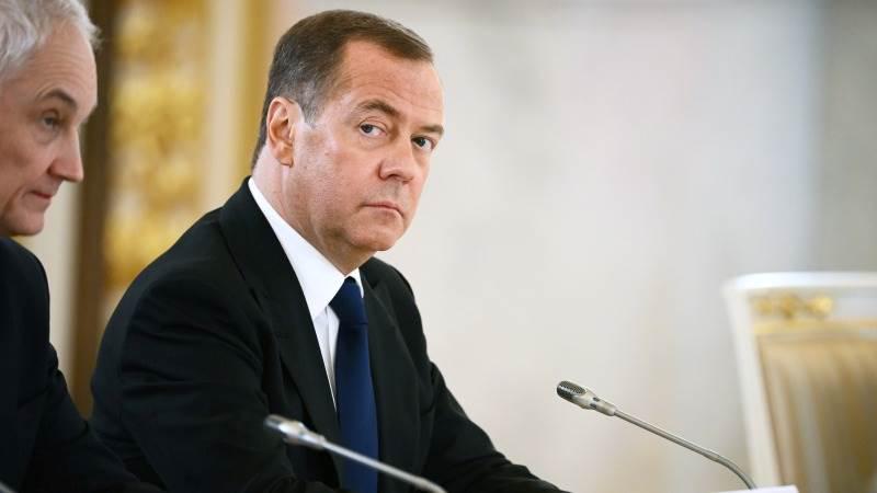 Medwedew: Ukraine ohne Fliegerzone würde einen NATO-Russland-Krieg bedeuten