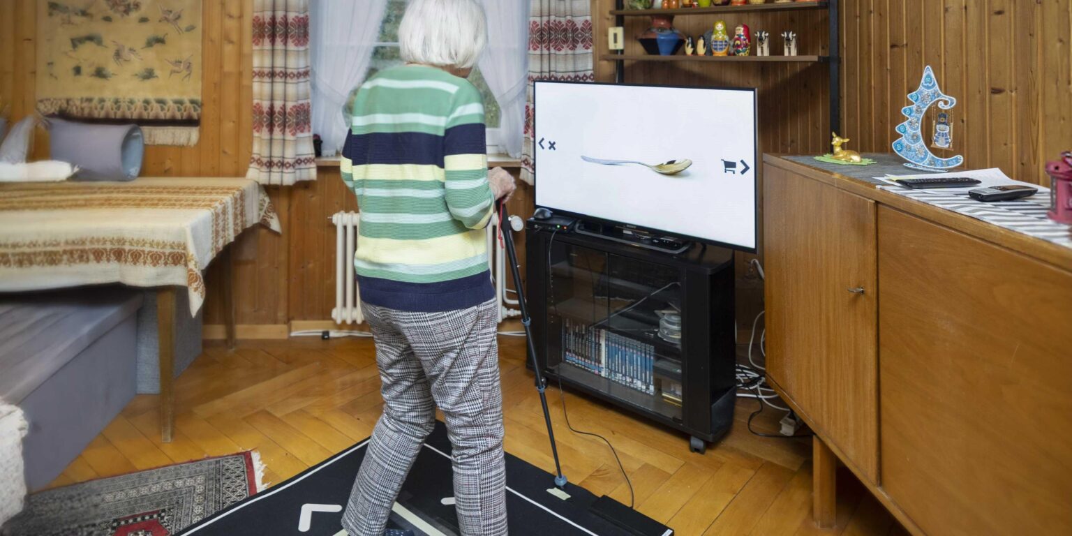 Das Einsteigen in ein Spiel half älteren Erwachsenen, ihr Gedächtnis zurückzugewinnen. Untersuchungen ergaben, dass sich nicht nur die Gedächtniswerte verbesserten, sondern MRT -Scans zeigten, dass der Hippocampus und der Thalamus – Hirnregionen normalerweise mit Demenz schrumpfen – tatsächlich das Volumen wuchsen. Das Einsteigen in ein Spiel half älteren Erwachsenen, ihr Gedächtnis zurückzugewinnen. Untersuchungen ergaben, dass sich nicht nur die Gedächtniswerte verbesserten, sondern MRT -Scans zeigten, dass der Hippocampus und der Thalamus - Hirnregionen normalerweise mit Demenz schrumpfen - tatsächlich das Volumen wuchsen.
