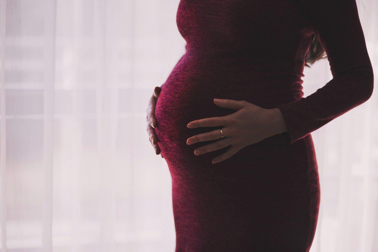 Die Kindersterblichkeit steigt in Staaten mit restriktiven Abtreibungsgesetzen, so neue Forschung. Im Durchschnitt verzeichneten Staaten mit Abtreibungsbeschränkungen, die nach dem Dobbs eine Erhöhung der Todesfälle von Säuglingen um 7,2% verzeichneten.