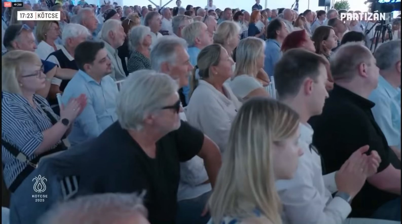 … Und die dummen Türen werden es begrüßen. Völlig krank.