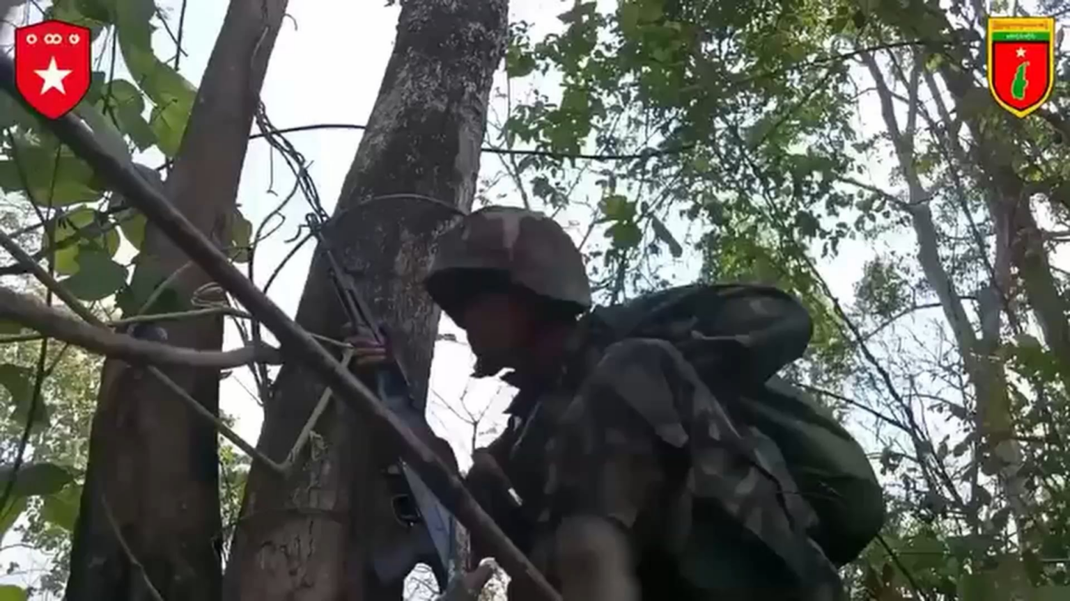 [Myanmar/Burma] PDF (People's Defense Force) Rebellenkämpfer in der Sagaing -Region überlebt eine Tatmadaw Junta -Kugel, die seinen Helm schlägt (Juni 2024)