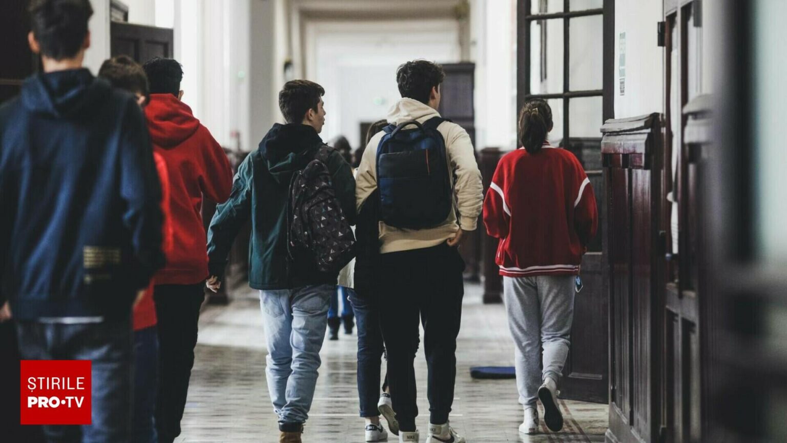 Alarmierende Studie zu Beginn des Schuljahres. 80% der Studenten von 15 bis 16 Jahren trinken Alkohol, halb rauchen, 25% Spiele für Narren Alarmierende Studie zu Beginn des Schuljahres. 80% der Studenten von 15 bis 16 Jahren trinken Alkohol, halb rauchen, 25% Spiele für Narren