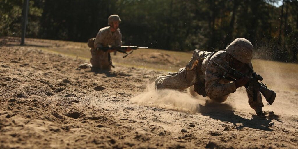 Die Grundausbildung der Armee scheint umzugestalten, wie die Gehirnprozesse belohnen. Der Stress, der während des grundlegenden Kampftrainings erlebt wird, kann die Fähigkeit des Gehirns dämpfen, auf lohnende Ergebnisse zu reagieren.