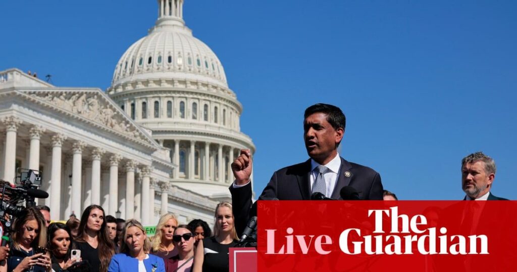 Der demokratische Kongressabgeordnete Ro Khanna sagt, das Haus werde gezwungen sein, über Gesetze zur Veröffentlichung der Epstein -Akten abzustimmen, wenn zwei weitere Republikaner zusammen mit dem republikanischen Kongressabgeordneten Thomas Massie eine Petition anmelden, die er eingeführt hat. Der demokratische Kongressabgeordnete Ro Khanna sagt, das Haus werde gezwungen sein, über Gesetze zur Veröffentlichung der Epstein -Akten abzustimmen, wenn zwei weitere Republikaner zusammen mit dem republikanischen Kongressabgeordneten Thomas Massie eine Petition anmelden, die er eingeführt hat.