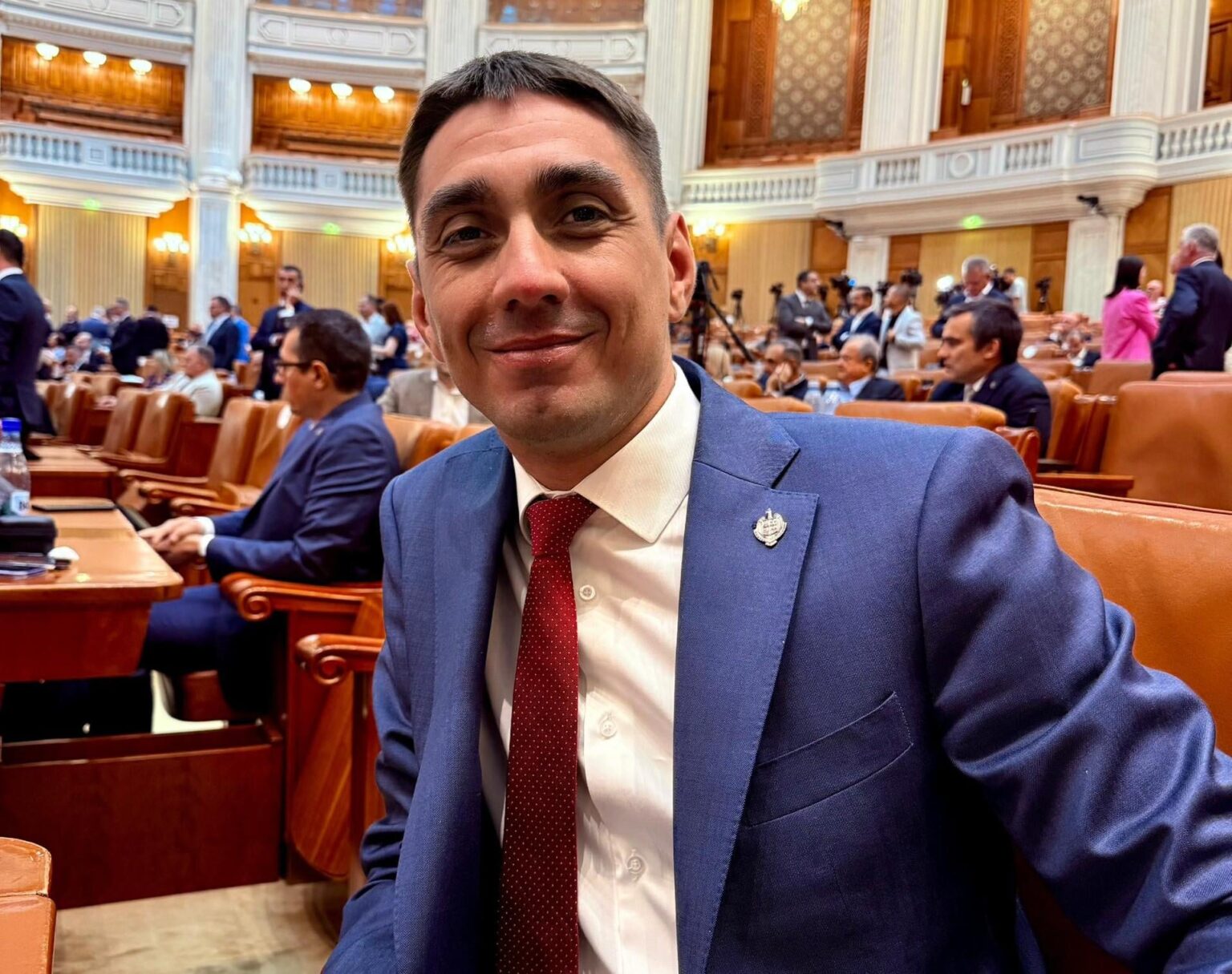Der Leiter der USR iași: fiktive Siedlungen und zu aufgeblasenen Preisen 30 -mal aus dem Geld des Parlaments. Die im März 2025 gegründete Gesellschaft eines Haushaltslieferanten bezahlte eine Online -Kampagne vom Februar 2025 - IASI News, Ermittlungen, Interviews und politische Satire