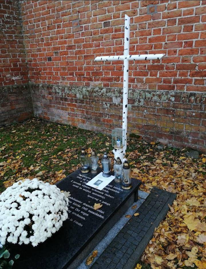 Grab des "Unbekannten deutschen Soldaten, der von seinem eigenen hingerichtet wurde