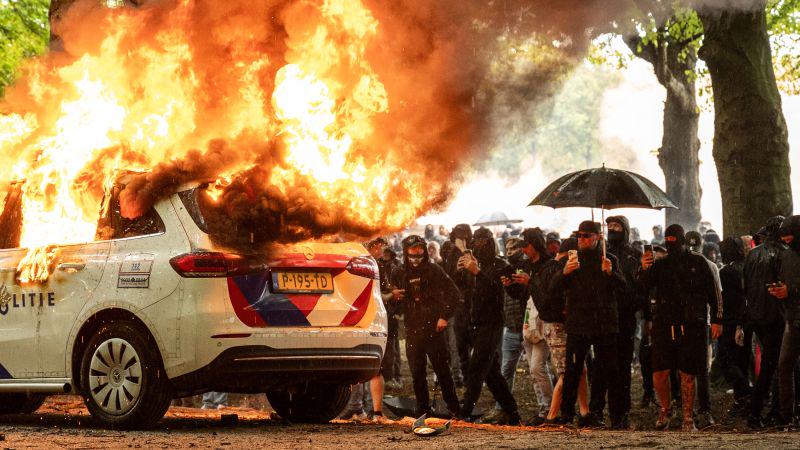 Gewalt breitet in den Niederlanden vor der Wahl bei rechtsgerichteter Demonstration aus