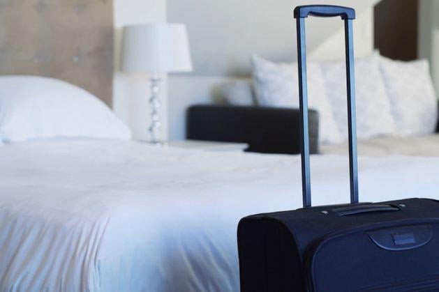 "Hotels rauben den Menschen ihren Augäpfel", sagt Minister Patrick O'Donovan, bevor die geplante Mehrwertsteuerkürzung der Budget gekürzt wird