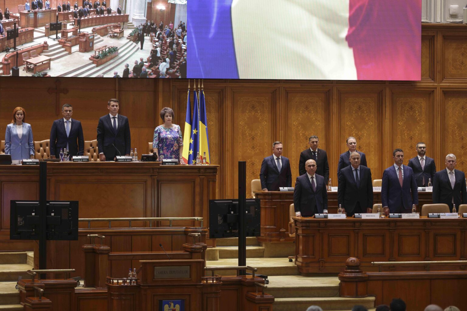 Live -Video Ilie Bolojan präsentiert jetzt im Parlament die Maßnahmen, für die die Regierung verantwortlich ist: Ich danke den Rumänen, dass sie die Notwendigkeit radikaler Maßnahmen verstanden haben. Wir zahlen heute den Preis von vielen Jahren, in denen wir, die politische Klasse, vorgetäuscht haben, dass wir die Realität nicht sehen. Es ist keine Zeit