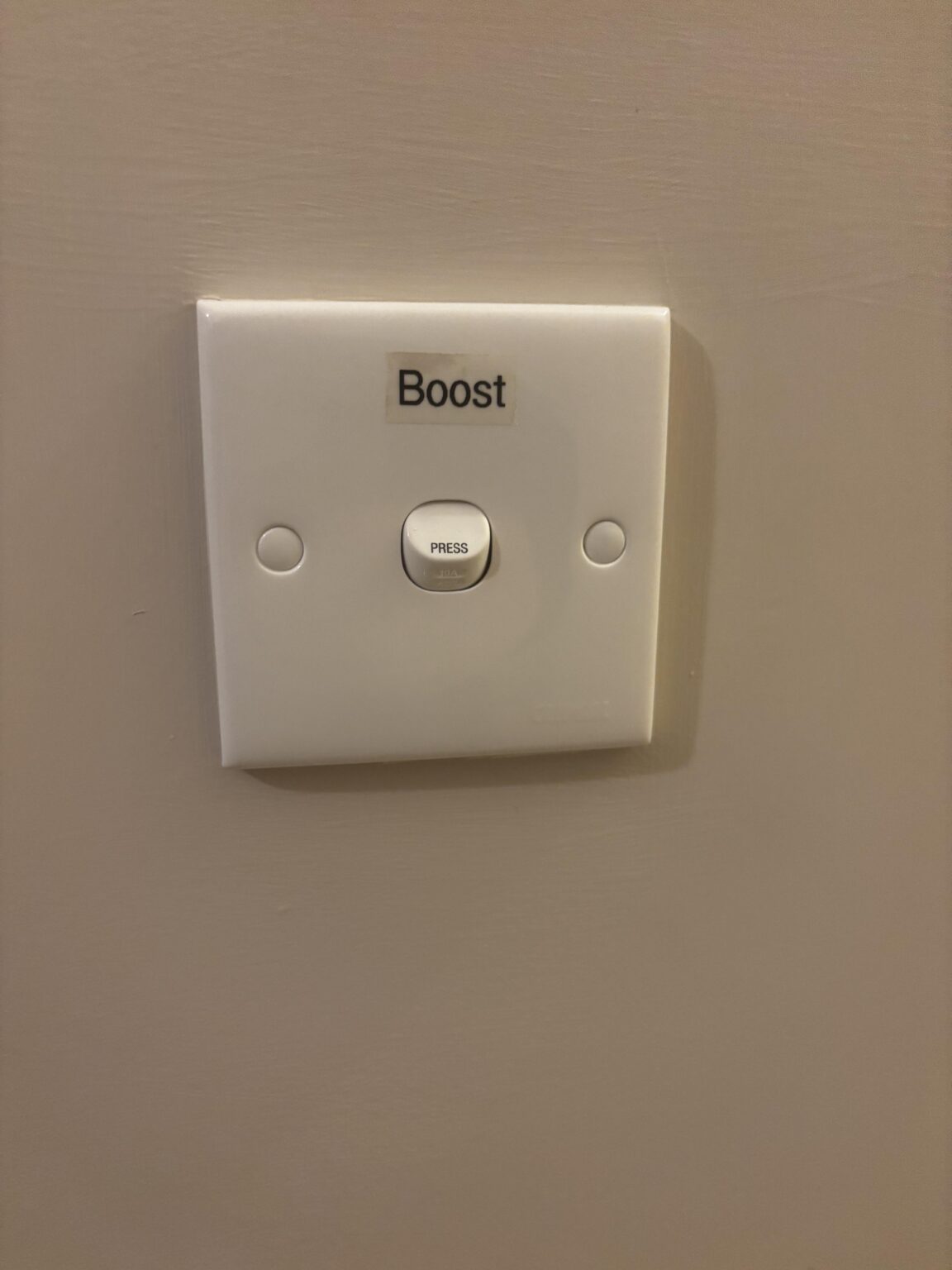 Weiß jemand, wofür diese Boost -Switches sind? Weiß jemand, wofür diese Boost -Switches sind?