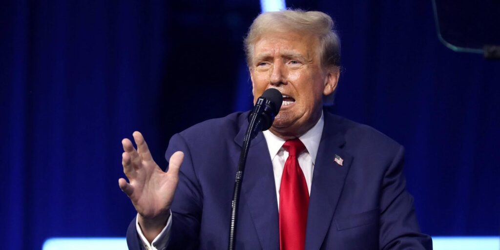 Trumps häufige Opferansprüche waren mehr als rhetorisches Flair. Eine neue Studie zeigt, dass diese Art von strategischem Opfer verwendet wird, um Vergeltungsmaßnahmen zu rechtfertigen und antidemokratische, zwingende und illiberale Governance und Richtlinien zu arbeiten Trumps häufige Opferansprüche waren mehr als rhetorisches Flair. Eine neue Studie zeigt, dass diese Art von strategischem Opfer verwendet wird, um Vergeltungsmaßnahmen zu rechtfertigen und antidemokratische, zwingende und illiberale Governance und Richtlinien zu arbeiten