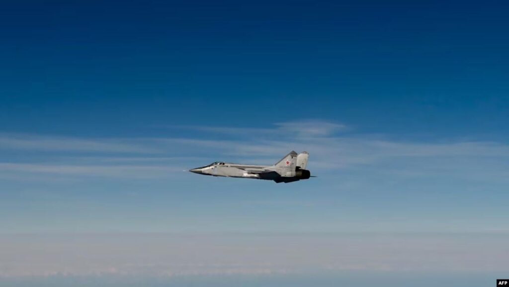 Die NATO warnte Moskau vor der Bereitschaft, Flugzeuge abzuschießen. Europäische Diplomaten erklärten russische MIG-31-Flüge über Estland inakzeptabel