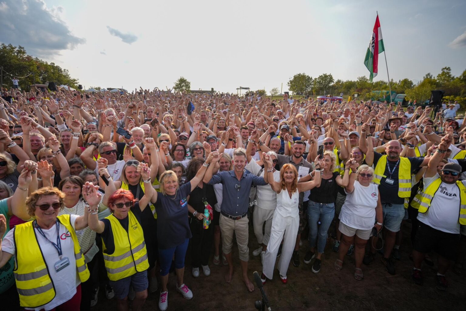 Péter Magyar: Mit 1500 Freiwilligen in Felsőörs