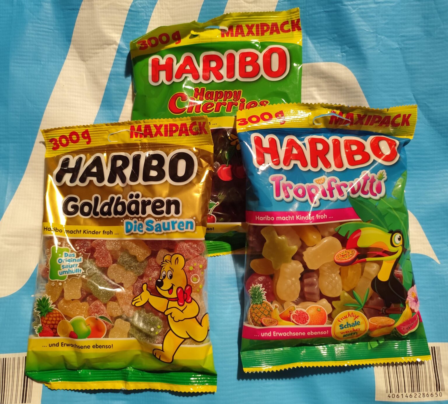 In Österreich ist 0,99 EUR ein 300 Gramm Haribo. Zu Hause 100 Gramm 499 Huf. Was?