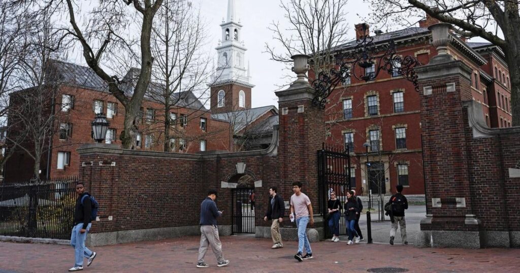 Der Richter befiehlt die Trump -Administration, die Bundeszuschüsse in Höhe von fast 2,2 Milliarden US -Dollar an Harvard zu entfernen. „In Wirklichkeit gibt es nur geringe Verbindung zwischen den von den Zuschuss Terminationen und Antisemitismus betroffenen Untersuchungen“, sagte der US -Bezirksrichter Allison D. Burroughs in einem Urteil am Mittwoch. Der Richter befiehlt die Trump -Administration, die Bundeszuschüsse in Höhe von fast 2,2 Milliarden US -Dollar an Harvard zu entfernen. "In Wirklichkeit gibt es nur geringe Verbindung zwischen den von den Zuschuss Terminationen und Antisemitismus betroffenen Untersuchungen", sagte der US -Bezirksrichter Allison D. Burroughs in einem Urteil am Mittwoch.