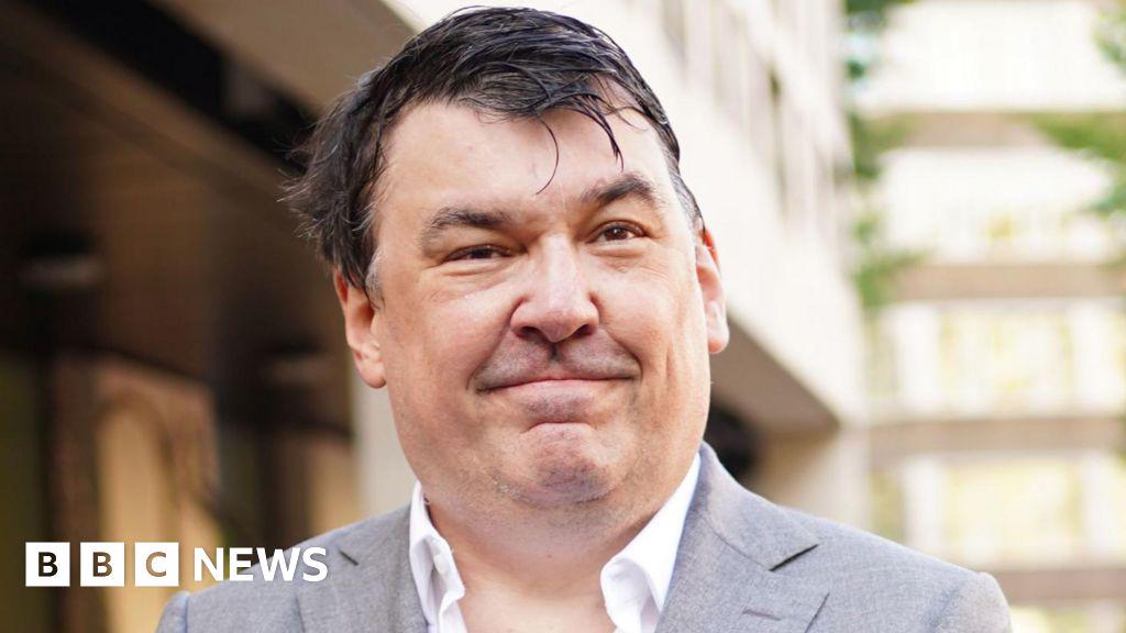 Graham Linehan wird wegen angeblicher Belästigung von Trans Woman - BBC News vor Gericht gestellt
