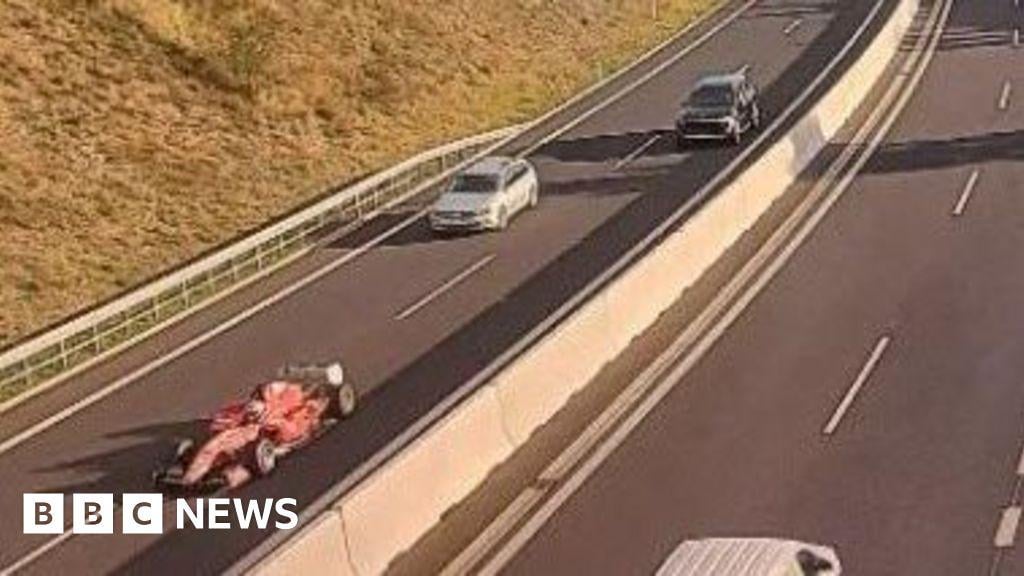 Die tschechische Polizei holt schließlich einen "Phantom Racing Car Driver" ein.