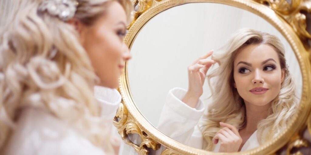 Frauen, die anfällig für die Selbstobjektivierung sind (sich hauptsächlich in Bezug auf die Art und Weise, wie ihr Körper zu anderen erscheinen), neigen dazu, ein geringeres Einfühlungsvermögen mit verminderten Fähigkeiten zu haben-die Fähigkeit zu verstehen, dass andere Menschen ihre eigenen Gedanken, Wahrnehmungen und Ziele haben. Frauen, die anfällig für die Selbstobjektivierung sind (sich hauptsächlich in Bezug auf die Art und Weise, wie ihr Körper zu anderen erscheinen), neigen dazu, ein geringeres Einfühlungsvermögen mit verminderten Fähigkeiten zu haben-die Fähigkeit zu verstehen, dass andere Menschen ihre eigenen Gedanken, Wahrnehmungen und Ziele haben.